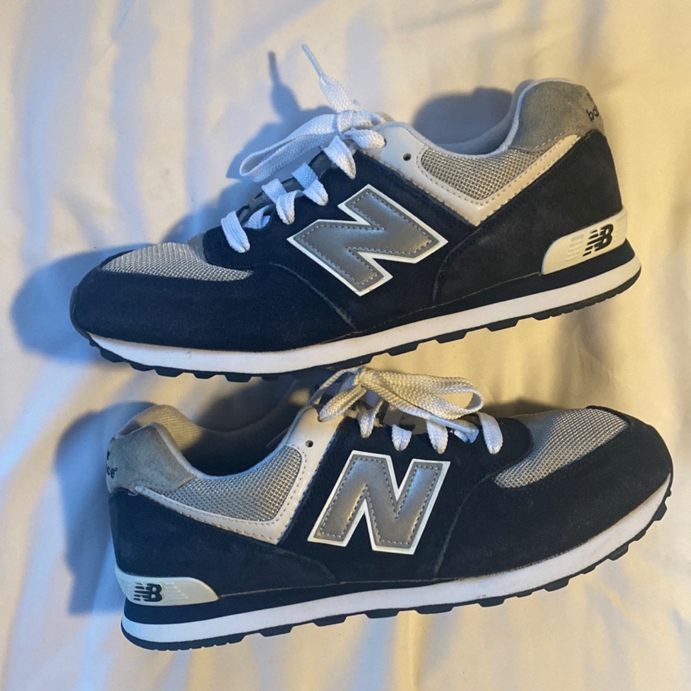 Navy New Balance 574